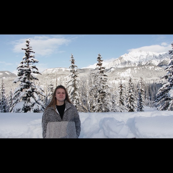 Meet your Posher, Jaelyn - Picture 2 of 4